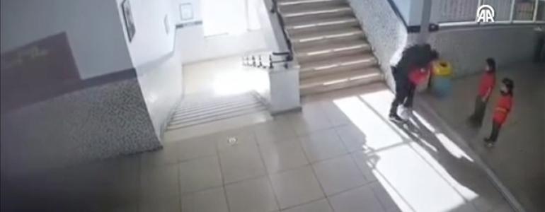 Mardin'de boğazına yemek kaçan öğrenciyi müdür yardımcısı Heimlich manevrasıyla kurtardı