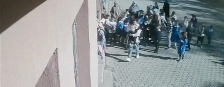 Ağrı'da öğretmenler boğazına şeker kaçan çocuğu Heimlich manevrasıyla kurtardı